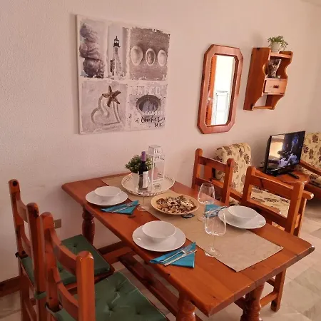 Wunderschoenes In Playa De La Americas Mit Grossem Gemeinsamem Pool Apartament